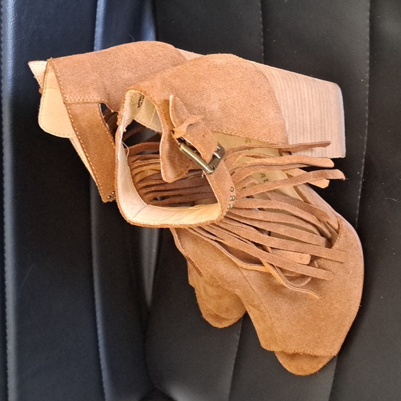 BOHO Chinese Laundry Sandals - Picture 3 of 8